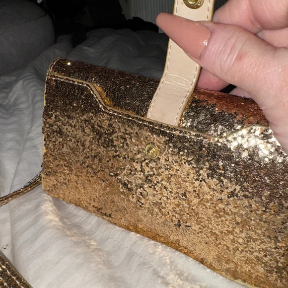 ADRIENNE VITTADINI GOLD GLITTER WALLET PHONE CASE w CHARGER CROSSBODY STRAP - Picture 5 of 16